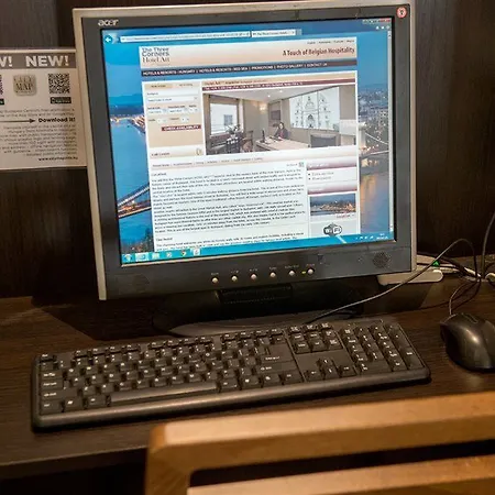 Three Corners Art 3*