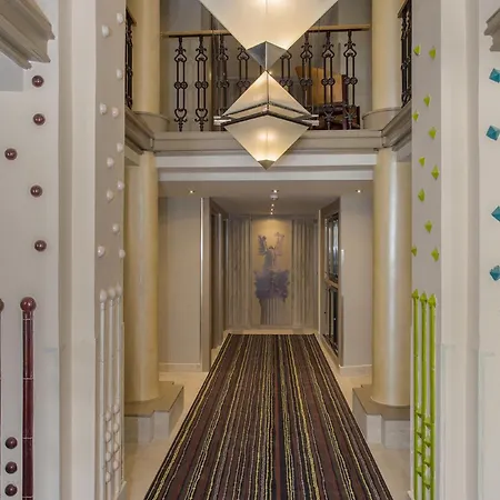 Three Corners Art ブダペスト