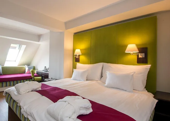 Three Corners Art 3*