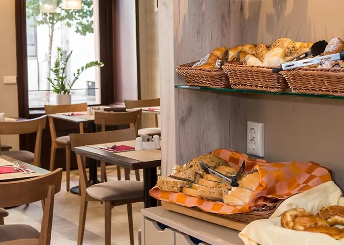 Hotel Three Corners Art 3*