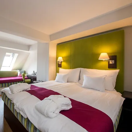 Three Corners Art 3*