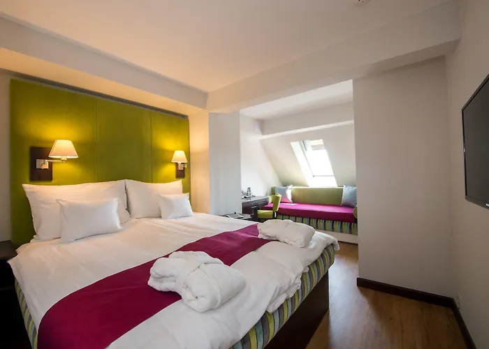 Three Corners Art 3*