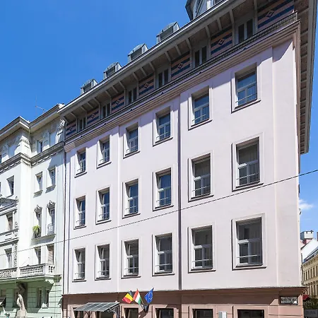 Three Corners Art 3* بودابست